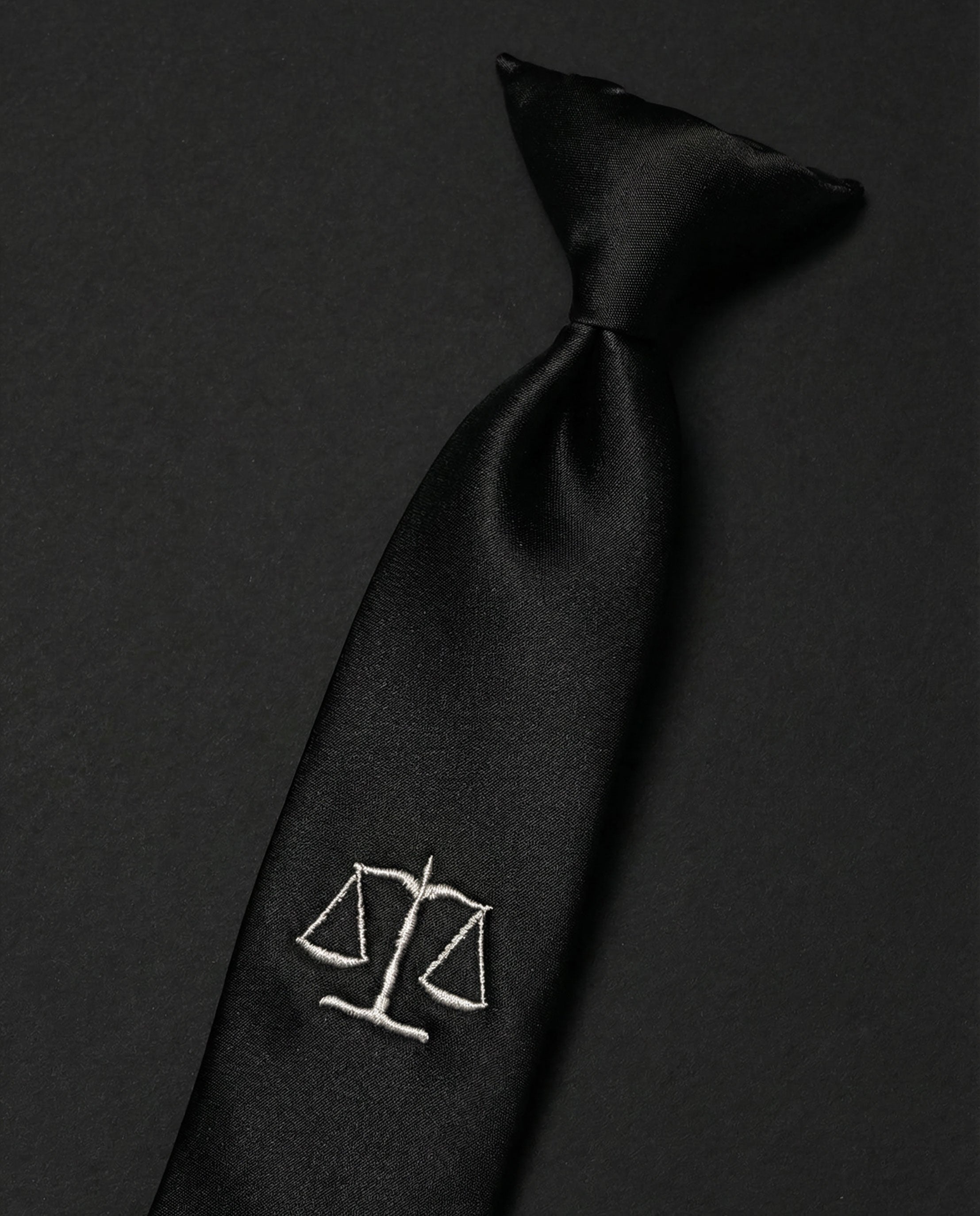 ربطة عنق رمادية بيسك جاهزة