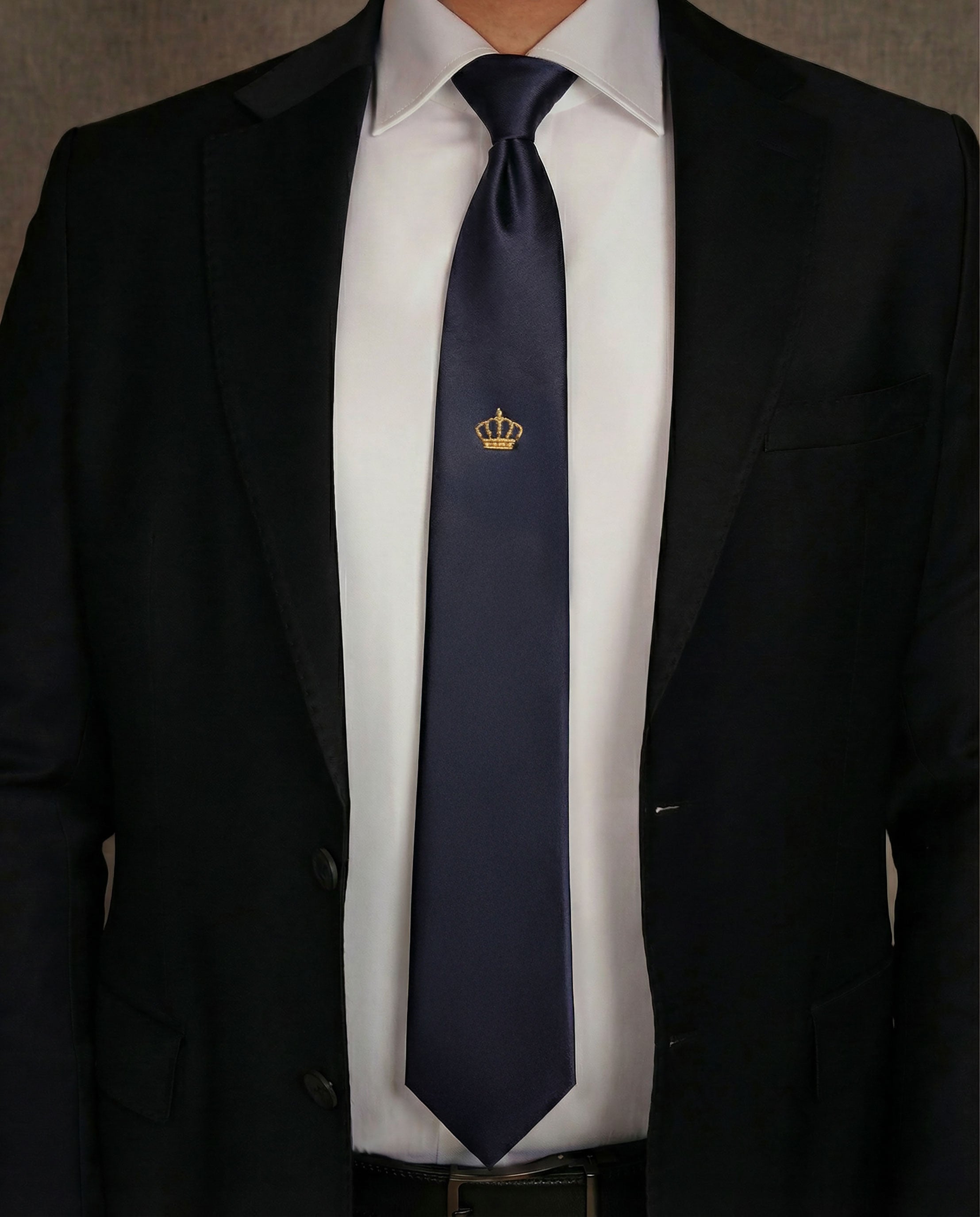 ربطة عنق رمادية بيسك جاهزة