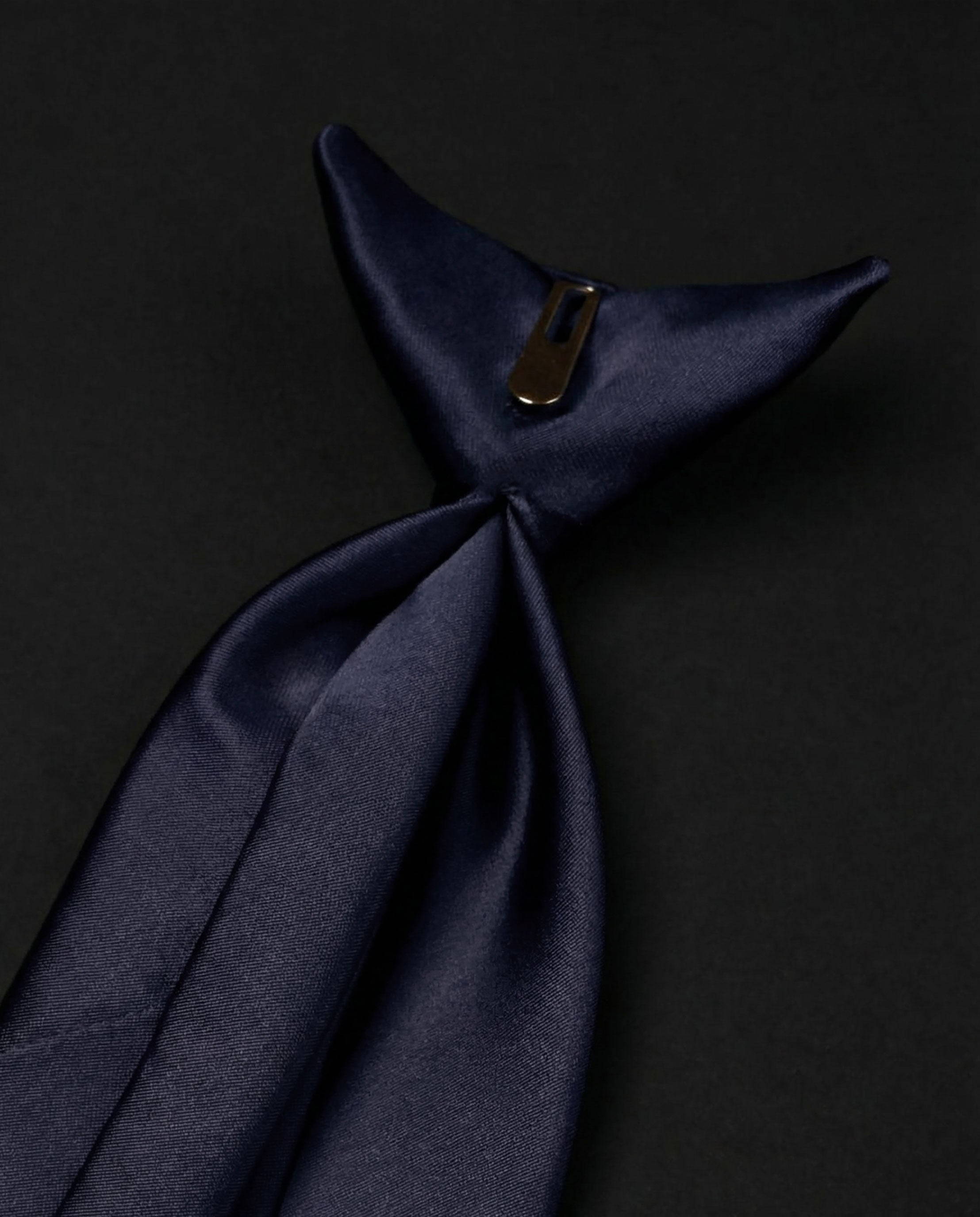 Embroidered Ready Tie (Flag)