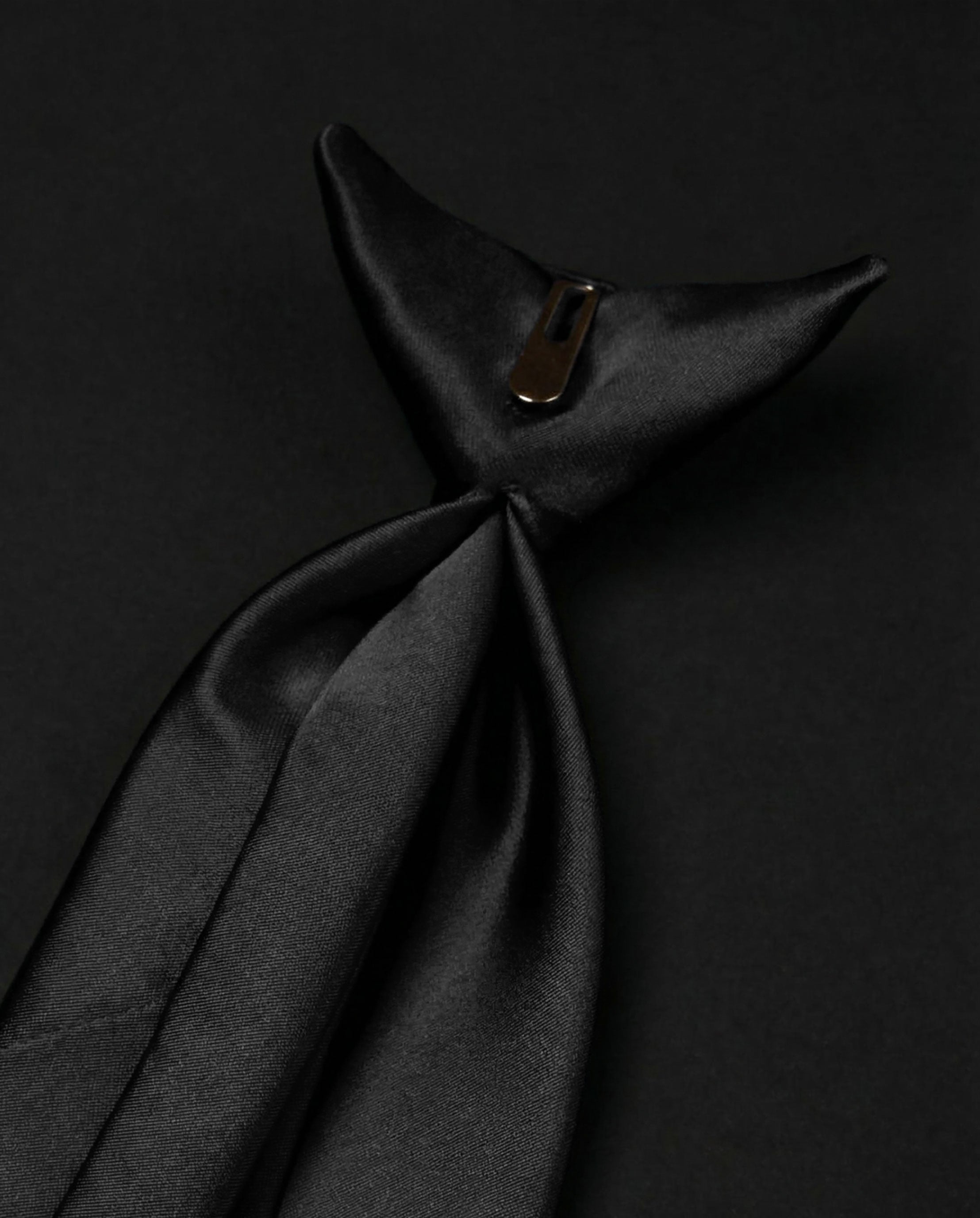 Embroidered Ready Tie (lawyer)