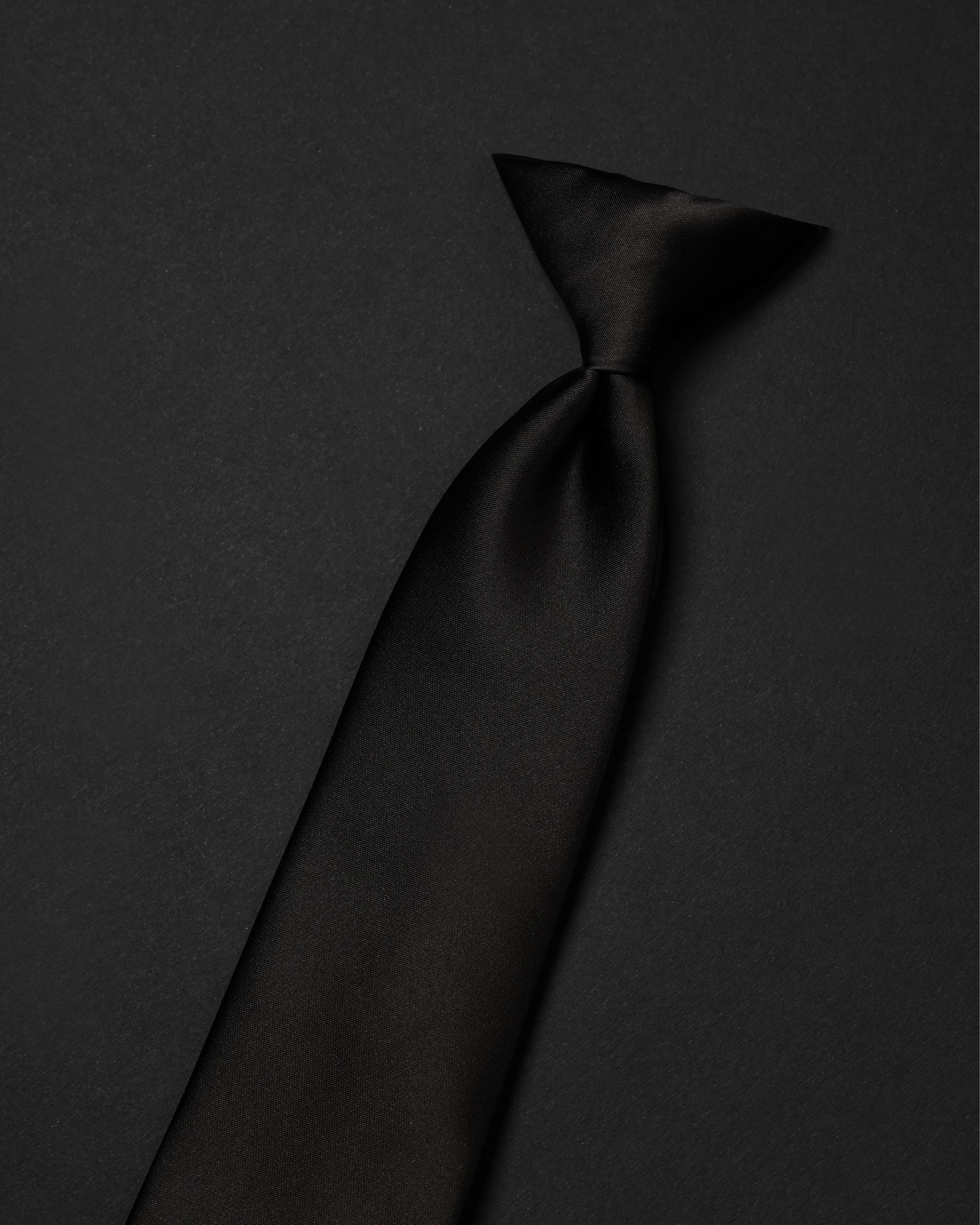 Basic Black Ready Tie